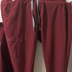 Figs XL burgundy scrub jogger pants